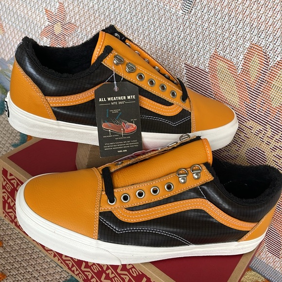 Vans Men’s Old Skool Mte (Mte) Apricot/Black
VN0A348F2NF
Sneakers All Weather - Picture 11 of 16